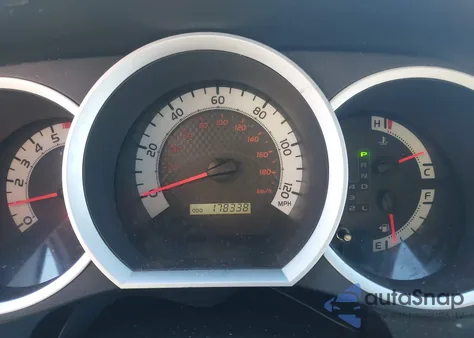 2015 Toyota Tacoma Base V6 z USA, uszkodzony, nr VIN 3TMLU4EN5FM197170